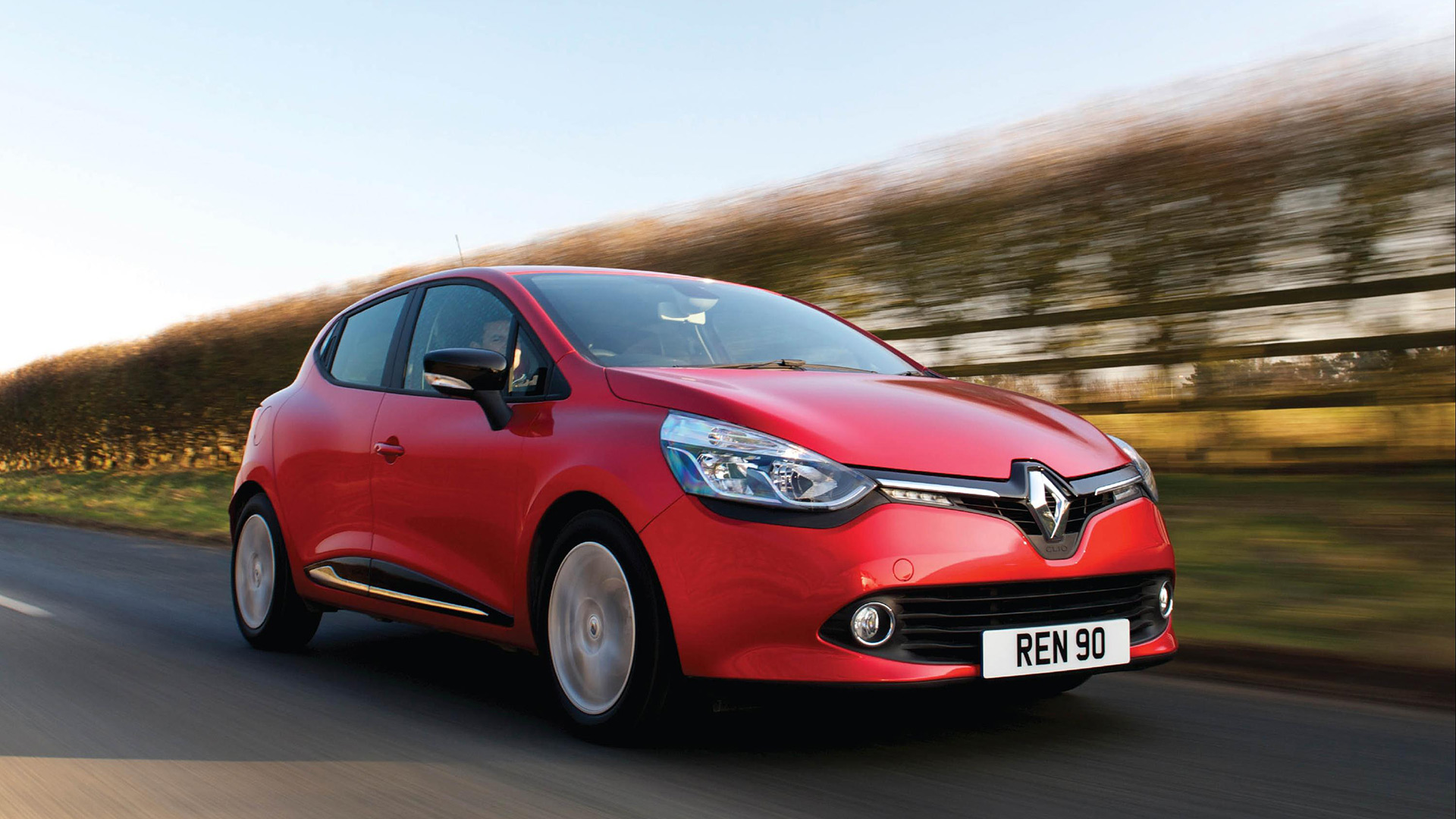 Renault Clio hatchback (2012 ) expert review AutoTrader